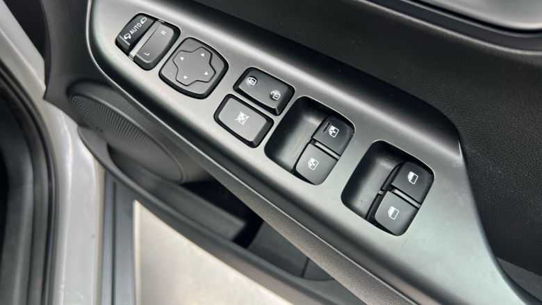 Hyundai KONA 100kW Premium 39kWh 5dr Auto Electric Hatchback